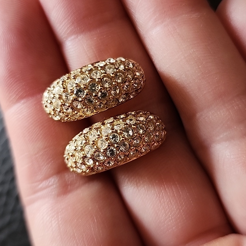 Elegant Dior Gold and Crystal Earrings - Picture 4 of 9